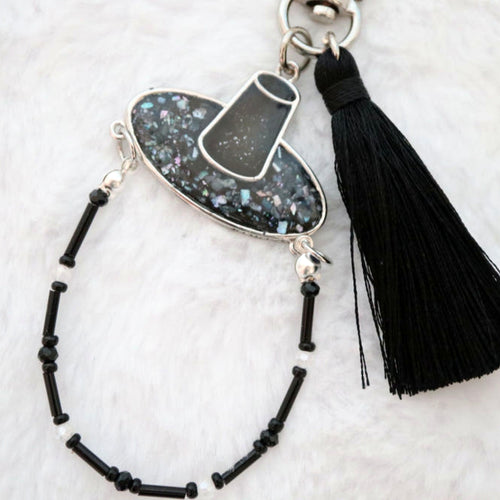 Sodamye Najeon Gat keyring with black tassel on white fur